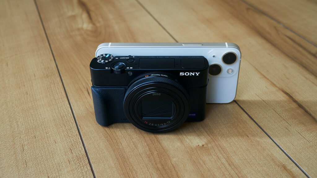 RX100m7 and iPhone 13 mini