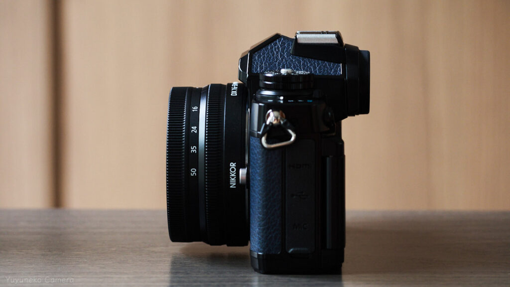 Nikon Zfc + NIKKOR Z DX 16-50mm｜側面
