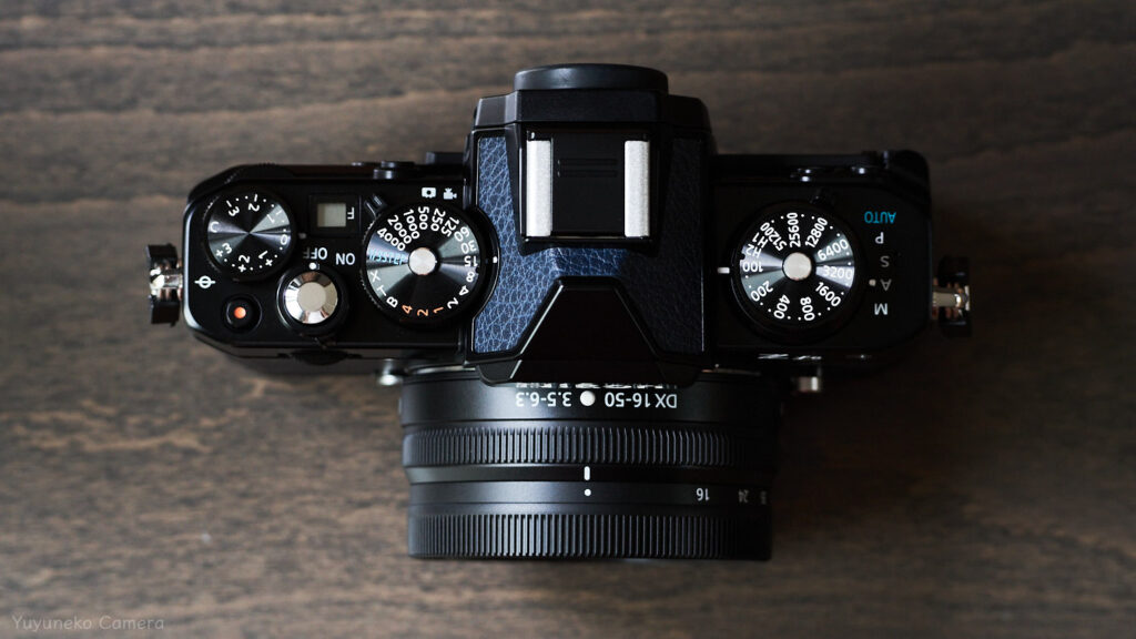Nikon Zfc + NIKKOR Z DX 16-50mm｜上面