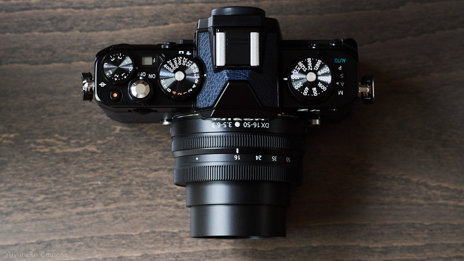 Nikon Zfc + NIKKOR Z DX 16-50mm|上面(撮影時)