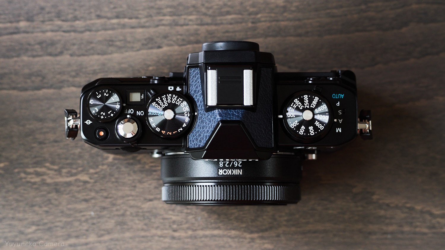 Nikon Zfc + NIKKOR Z 26mm f/2.8|上面