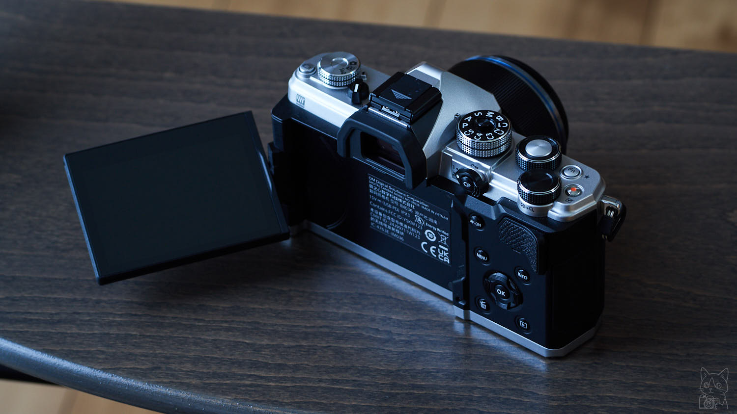OM-3 バリアングル液晶展開