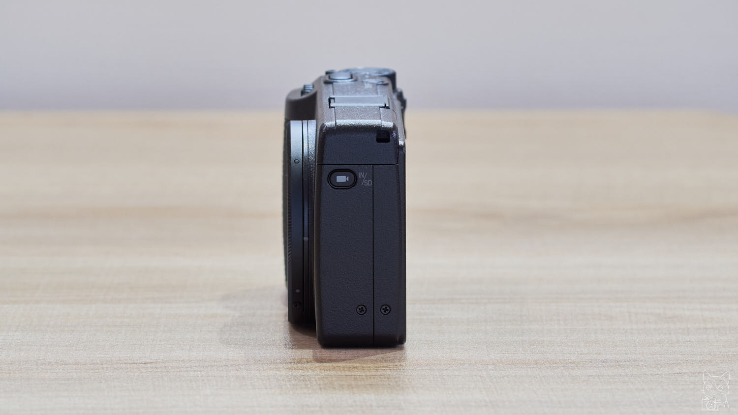 RICHO GR IV|側面