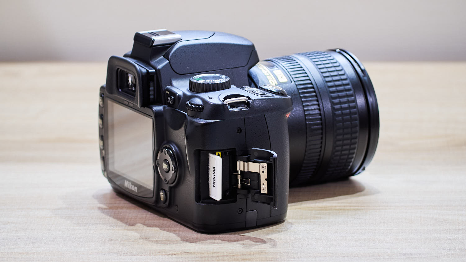 Nikon D60｜SDカード差込口