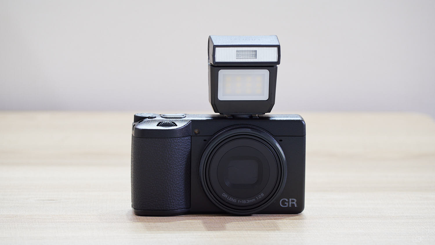 GR IV + Ulanzi SL03