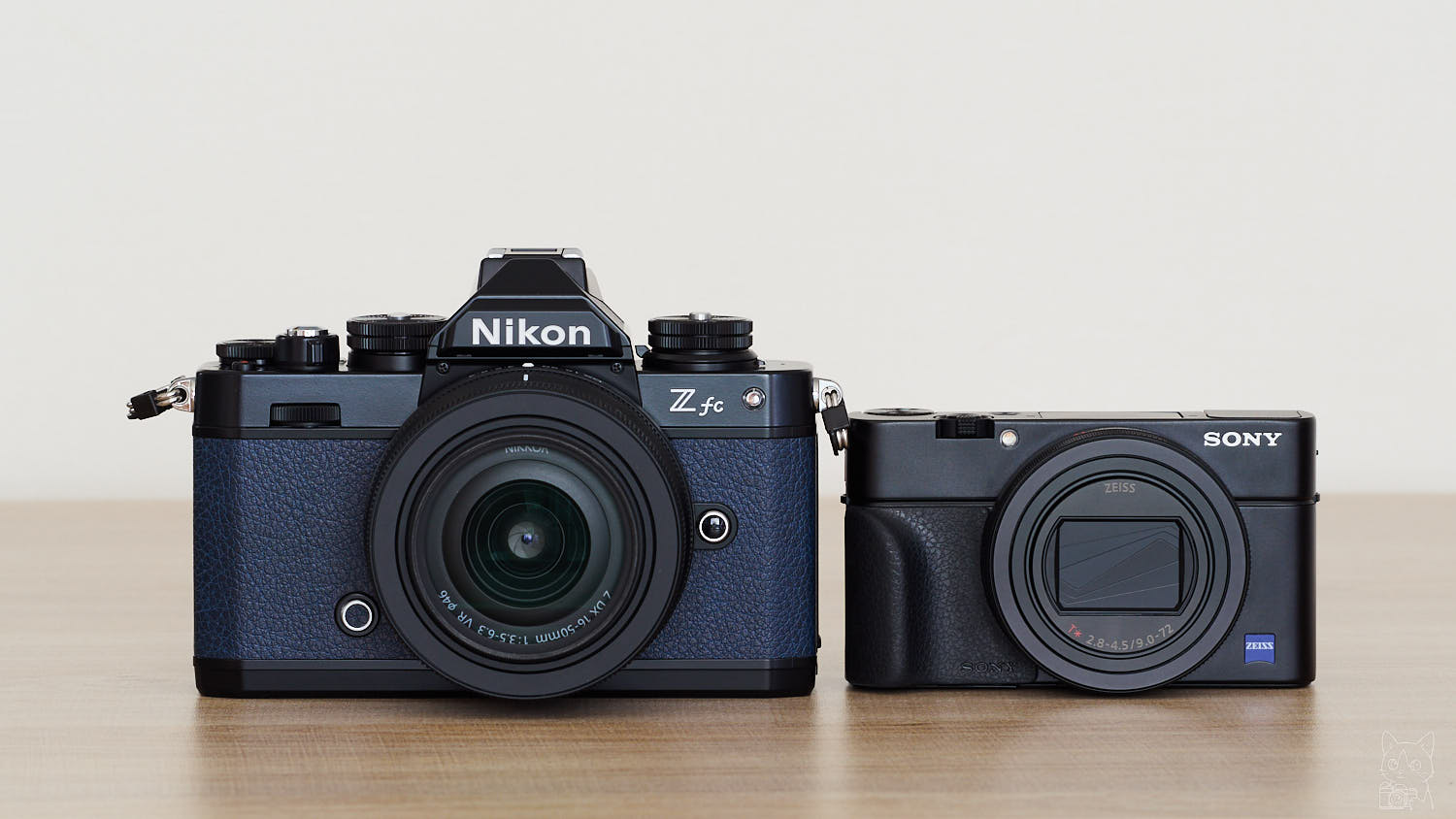左：Nikon Zfc　｜　右：SONY RX100m7