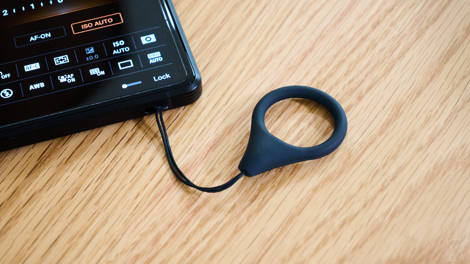 Xperia PRO-I|ストラップ取り付け口