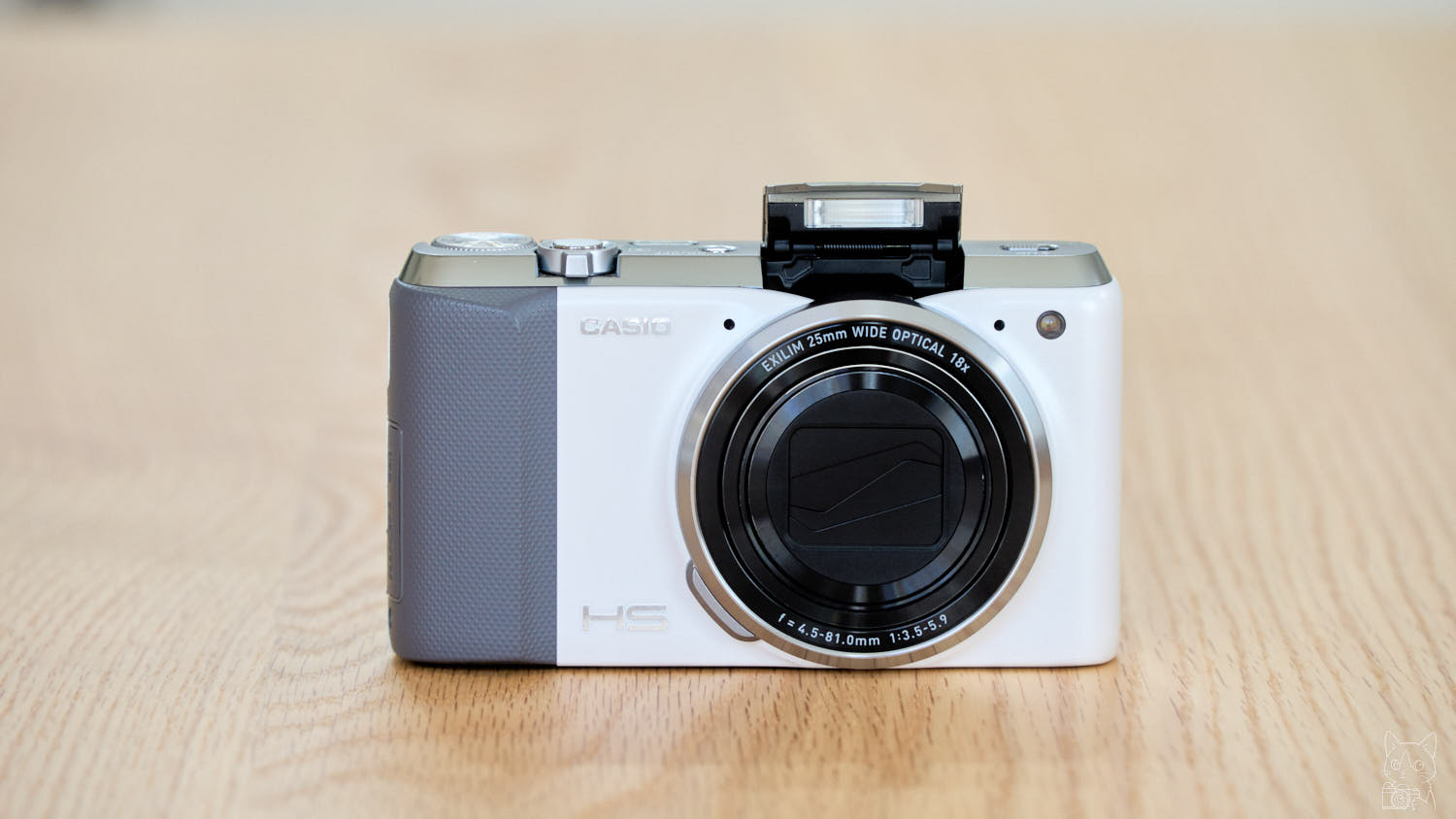 CASIO EXILIM EX-ZR700｜フラッシュ展開