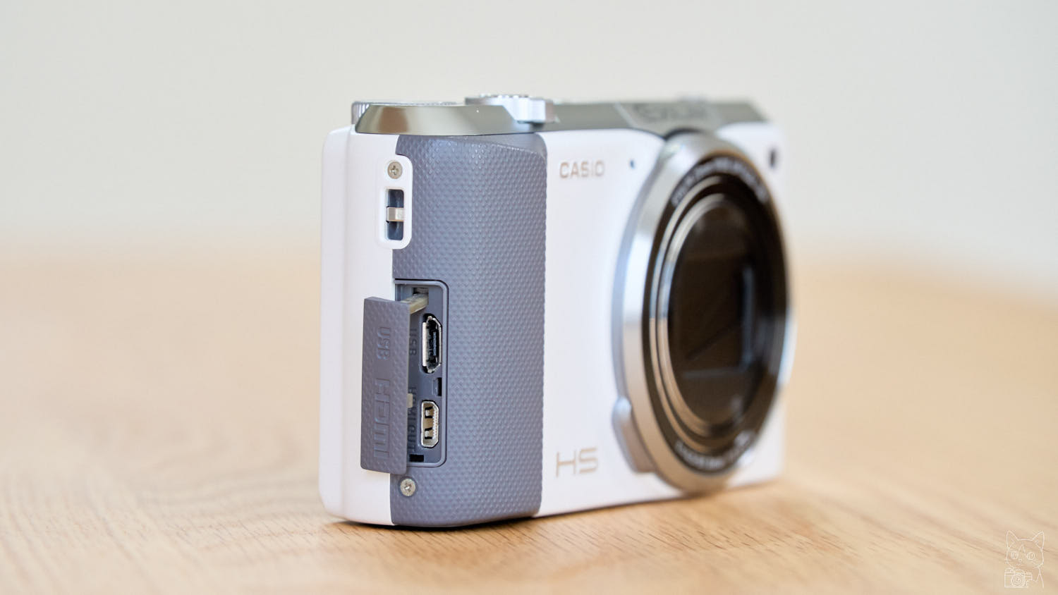 CASIO EXILIM EX-ZR700｜micro USB