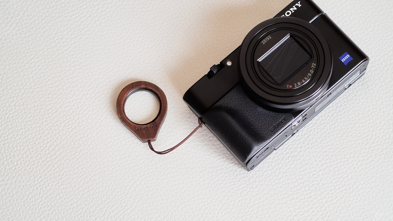 リングストラップminimo + コンデジ