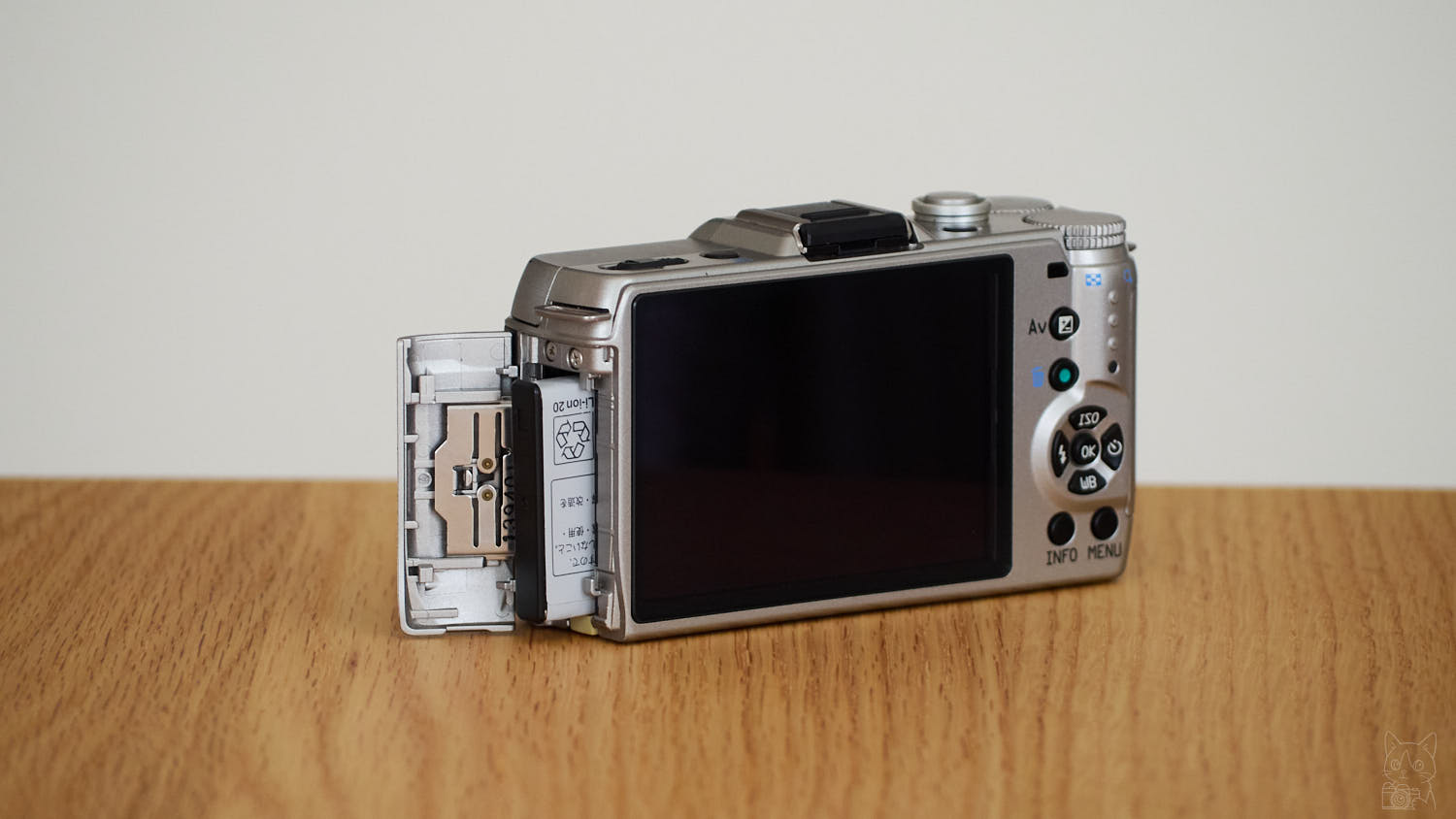 PENTAX Q7｜左側面