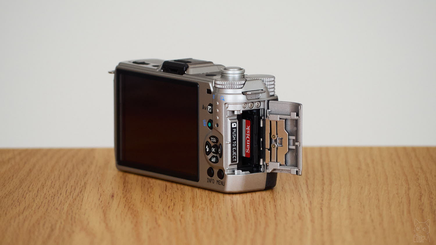 PENTAX Q7｜右側面