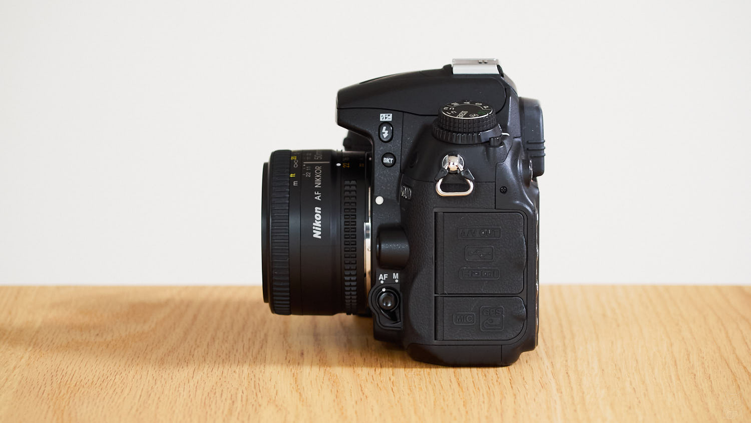 Nikon D7000｜側面