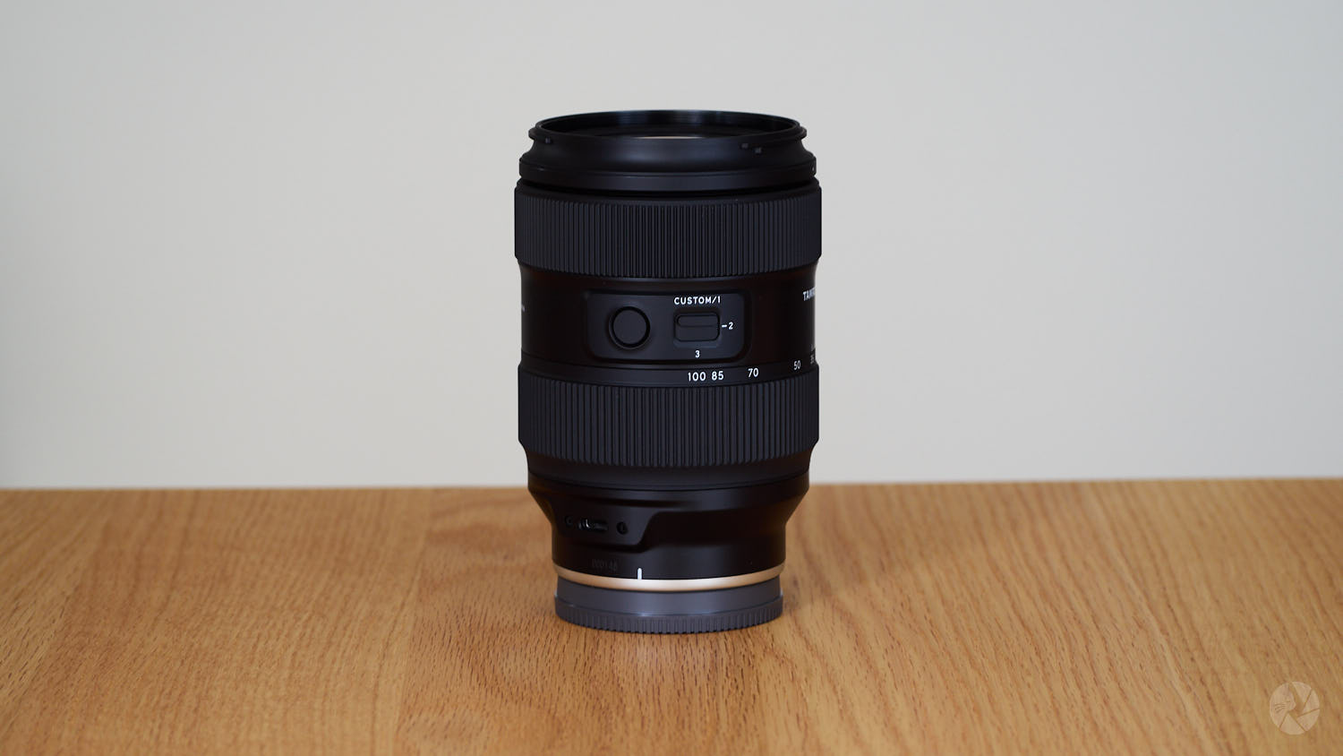 35-100mm F/2.8 Di III VXD|サイド