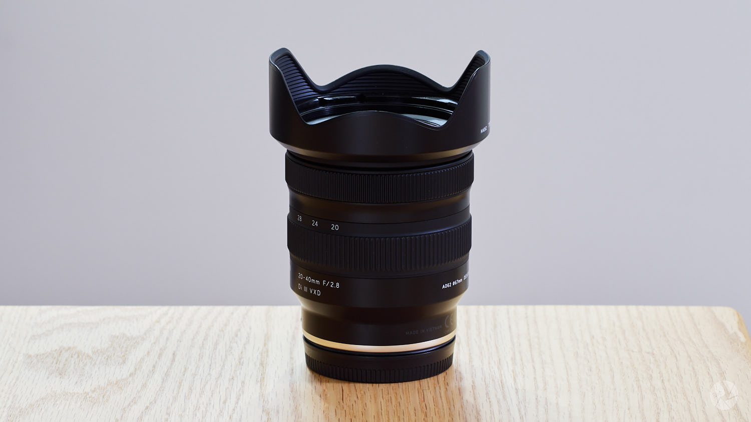 TAMRON 20-40mm F/2.8 Di III VXD｜フード装着